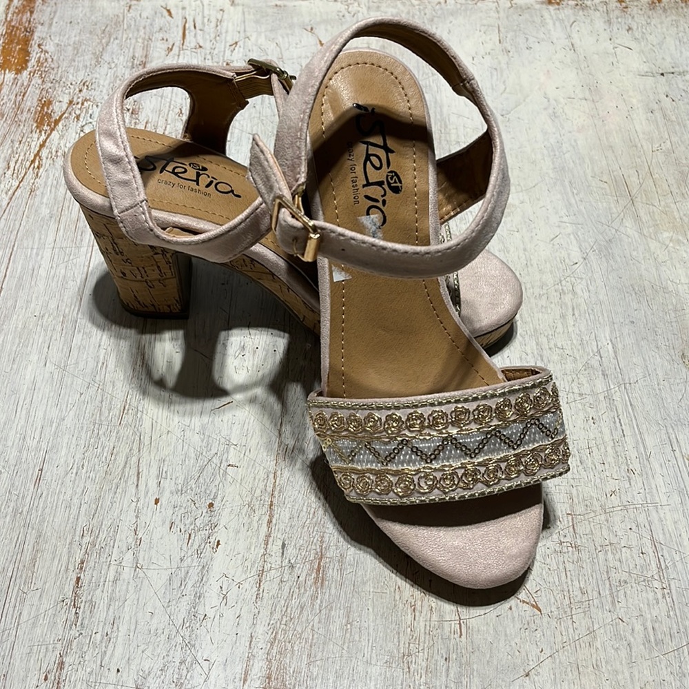 Isteria Ankle Strap Block Heel Sequin Detailed Heel Sandal Sz 7